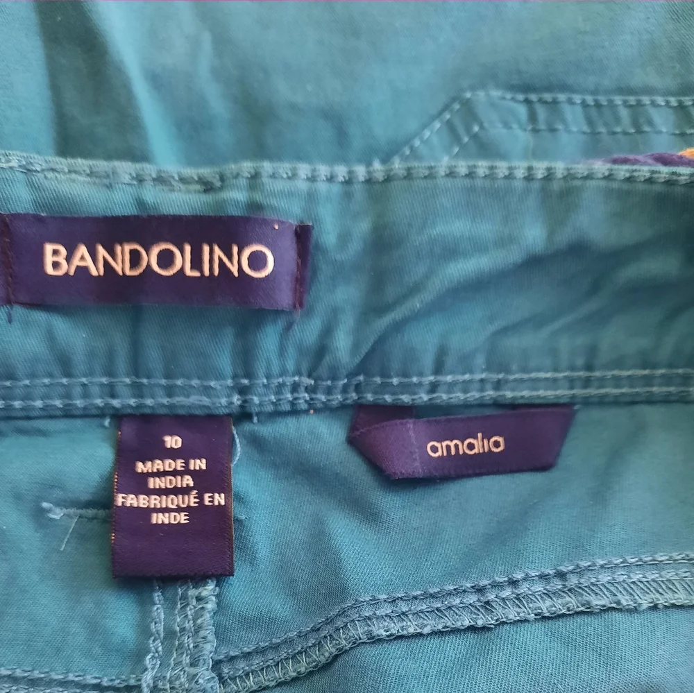 Bandolino classic amalia stretch belted shorts sz 10 NWT *D6
